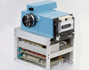 Первая цифровая камера, созданная Стивом Сассоном в 1973 г. 